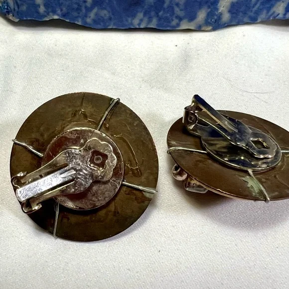 Earrings, copper metal and bones clip on earrings with Brown glass beads. - Picture 4 of 8